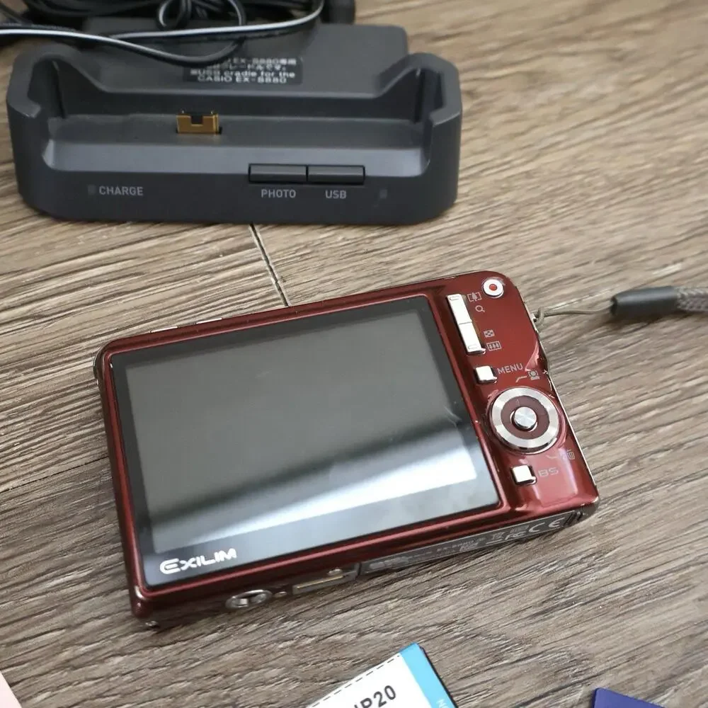 Vintage Casio Exilim EX-S880 Red Point and Shoot Digital Camera Bundle WORKS